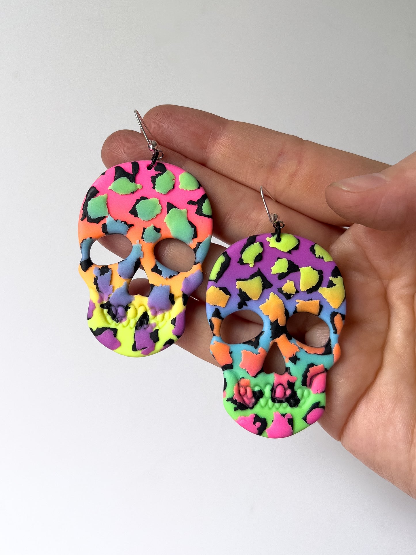 Neon Rainbow Large Skulls