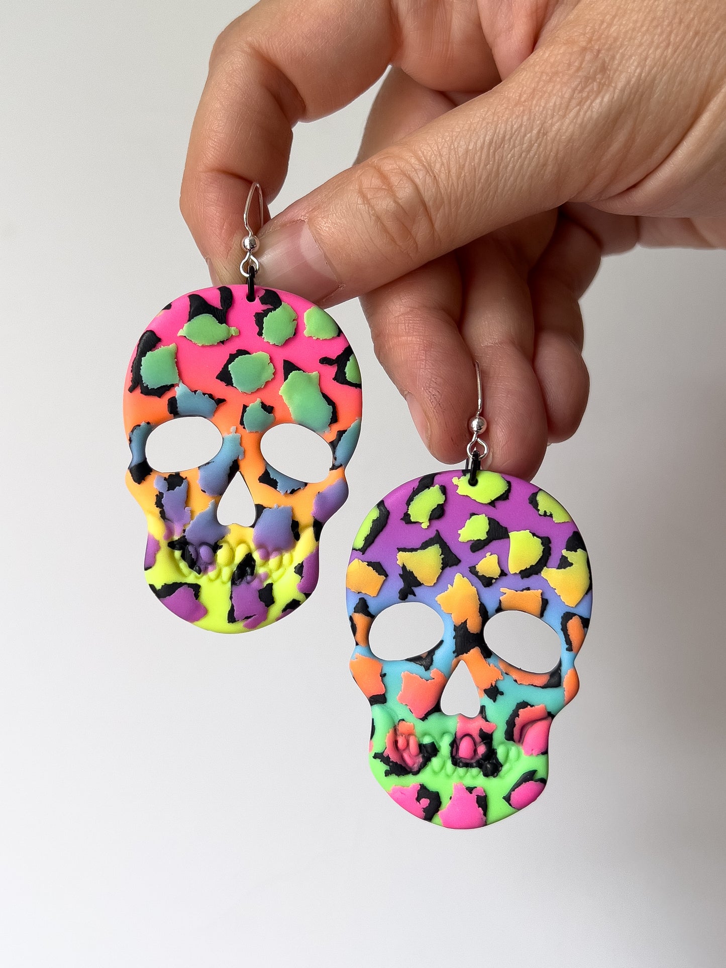 Neon Rainbow Large Skulls